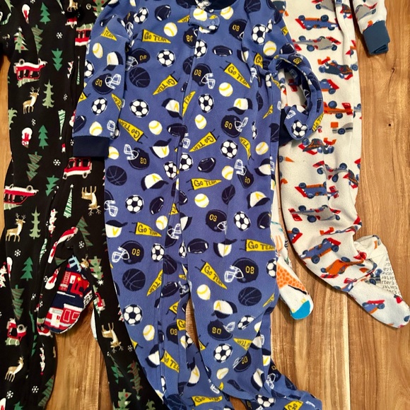 Carter’s fleece boys pajamas 24 months - Picture 4 of 8